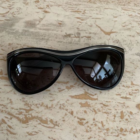 Gucci Accessories - Gucci sunglasses